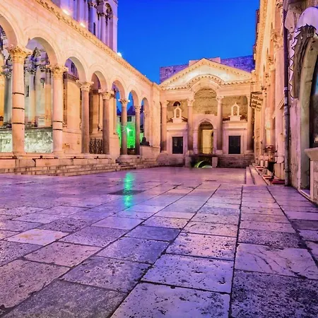 Cute In The Center Of The Old Town Apartment